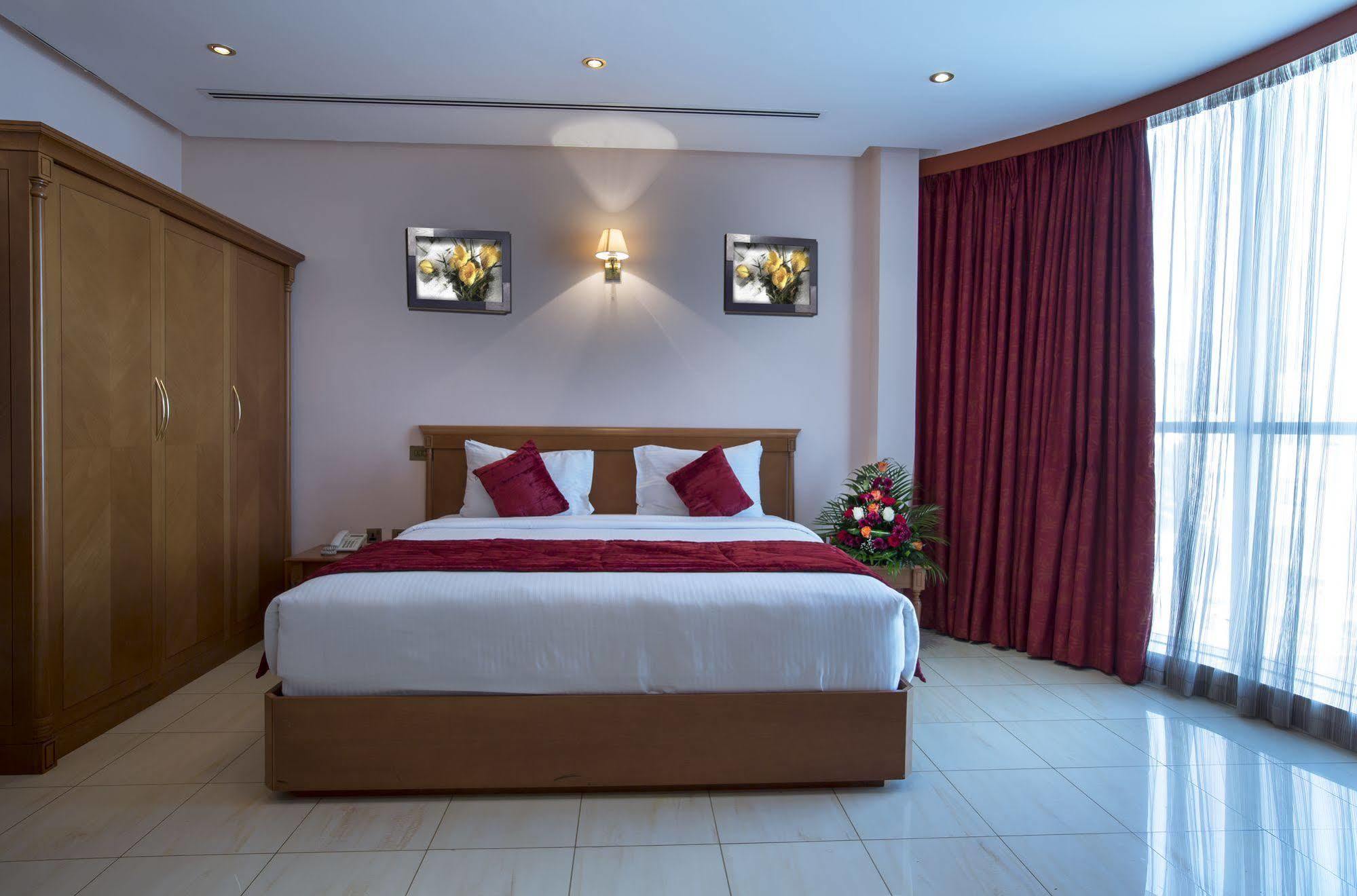 Al Madina Suites Doha Exterior photo